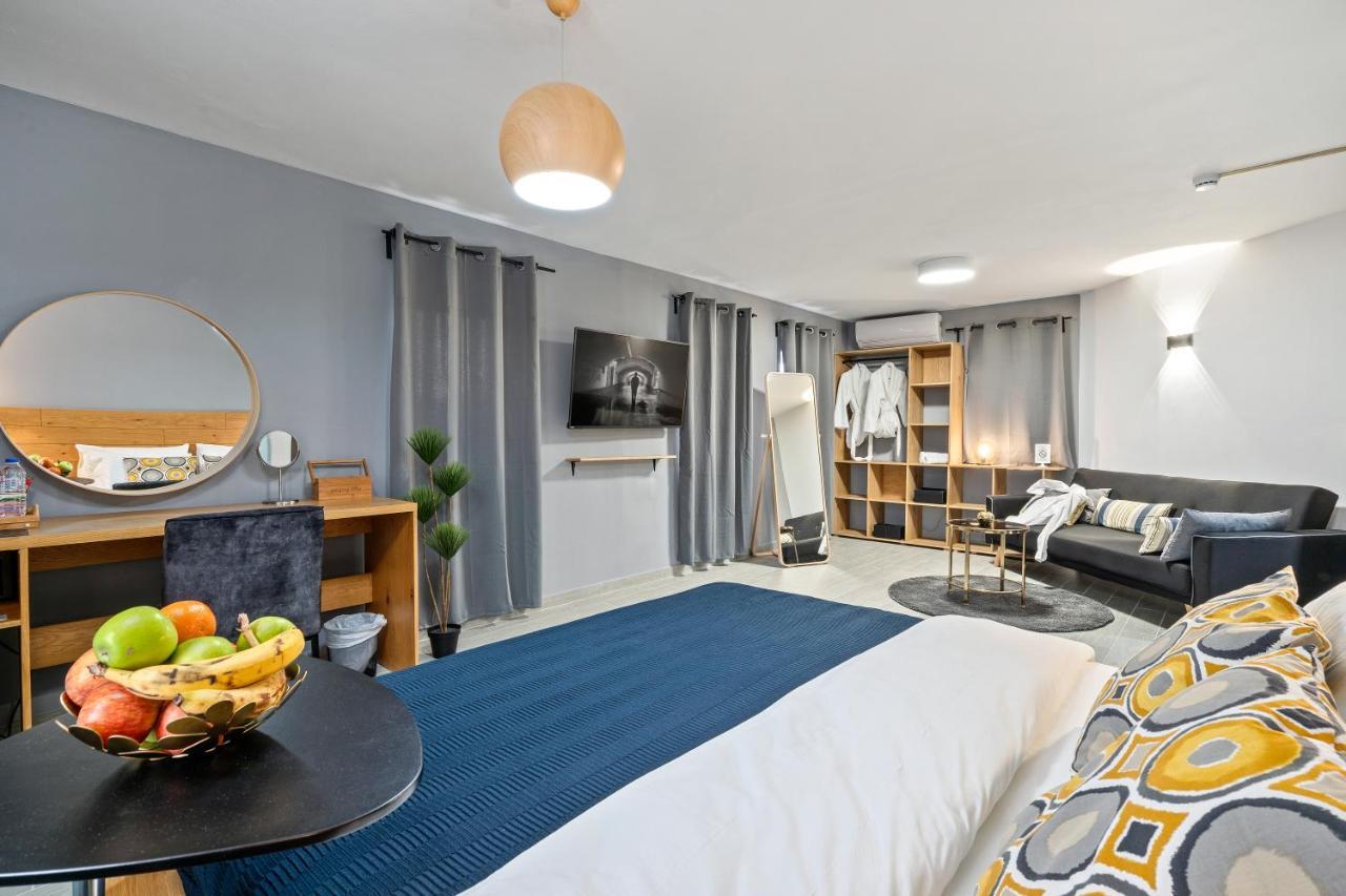 La Luxury Hotel 2*