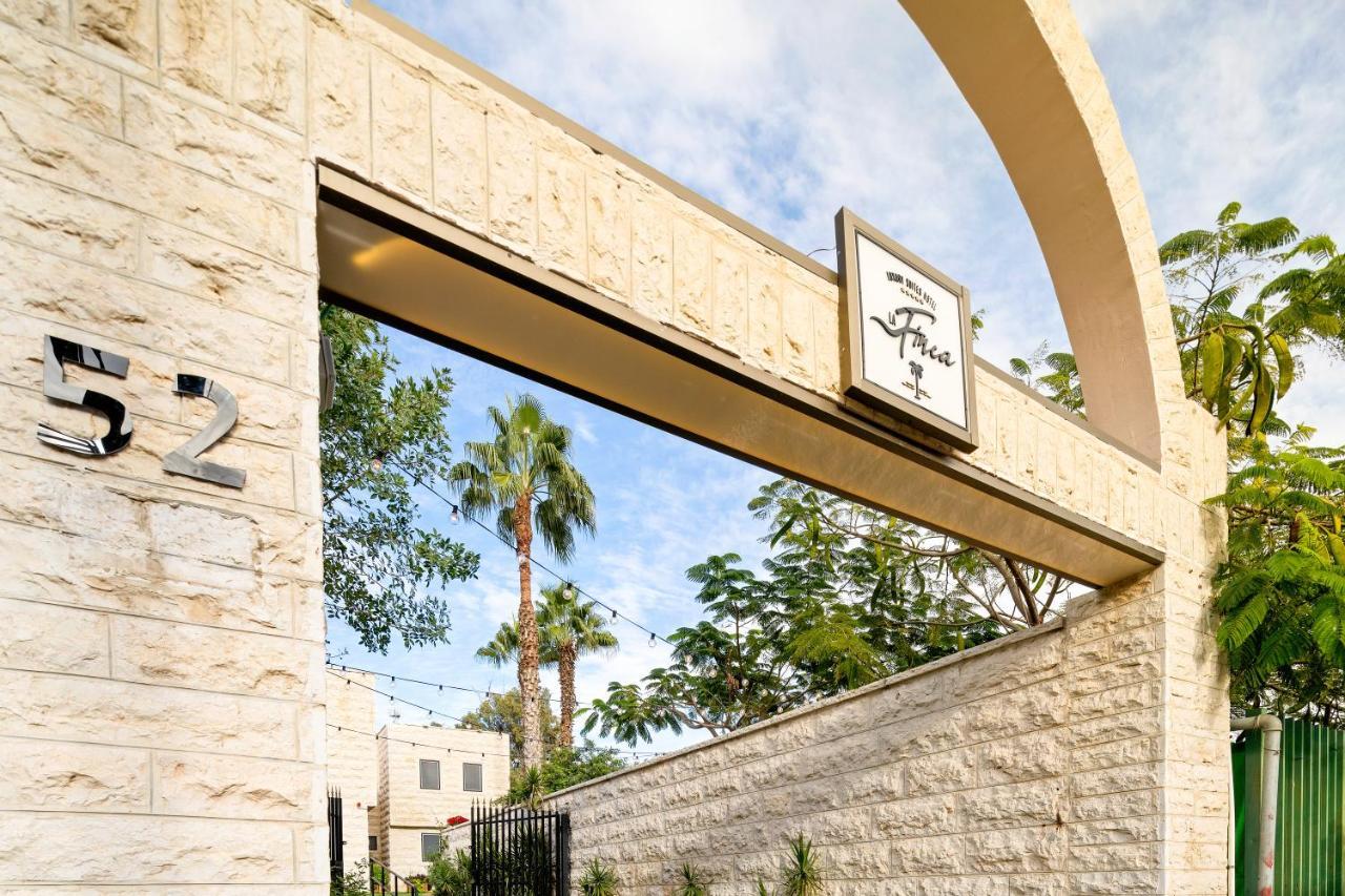 La Luxury Hotel 2*