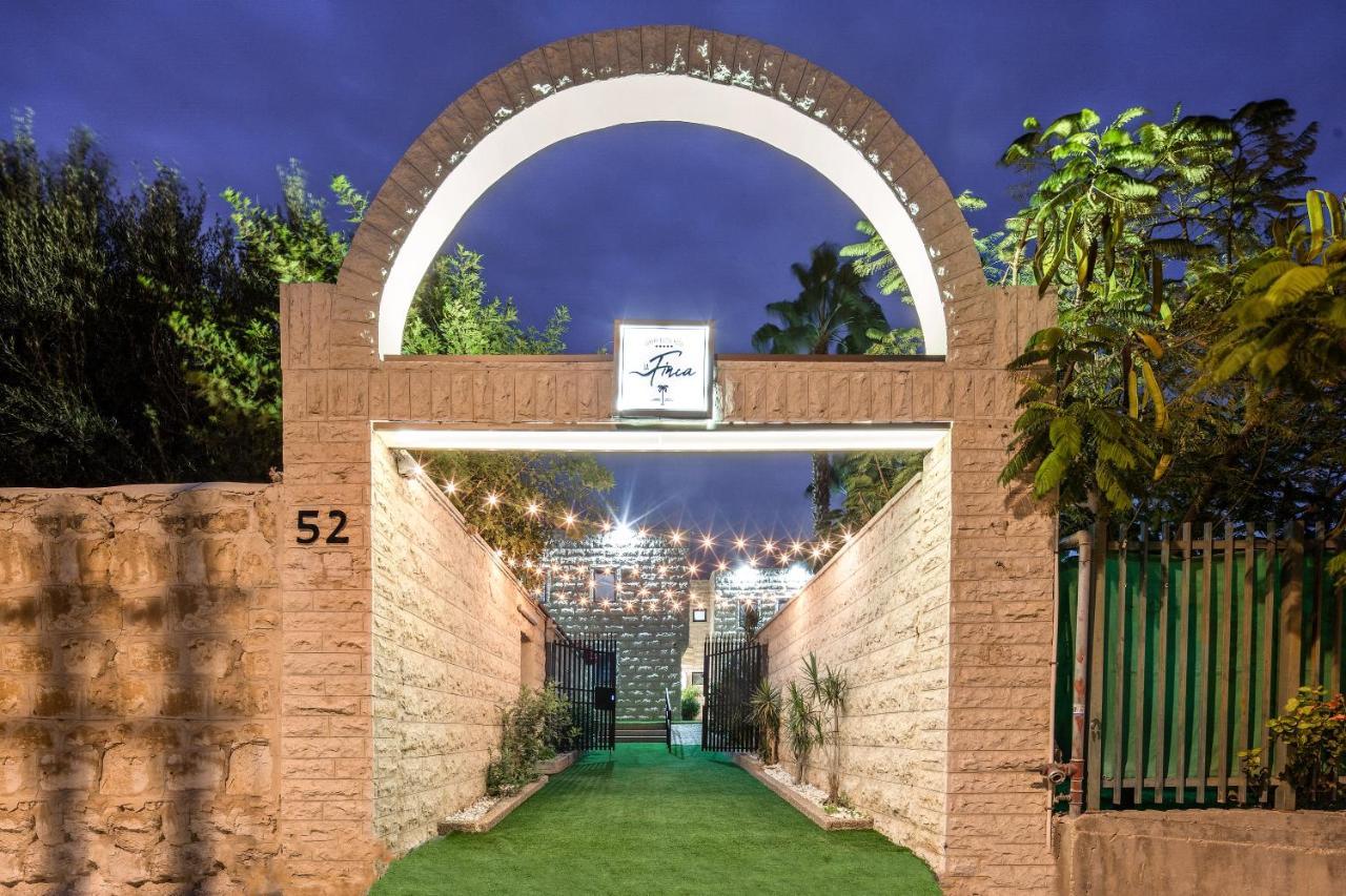 La Luxury Hotel